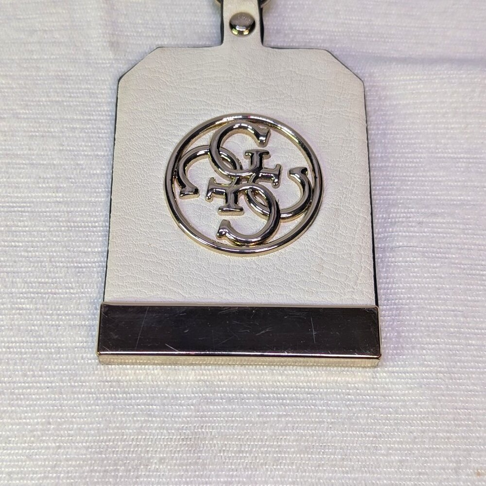 Guess HangTag